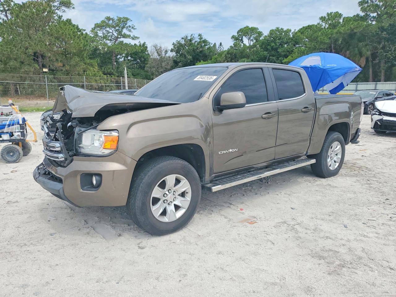 2015 GMC Canyon 2WD SLE, VIN 1GTG5BE38F1169782 — Front end