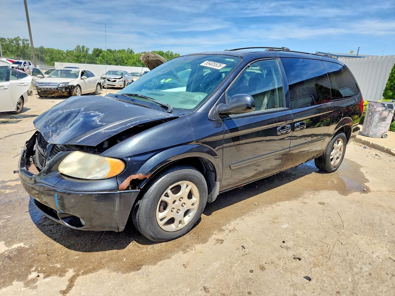 2004 Dodge Caravan SXT, VIN 2D4GP44L24R603083 — Перед