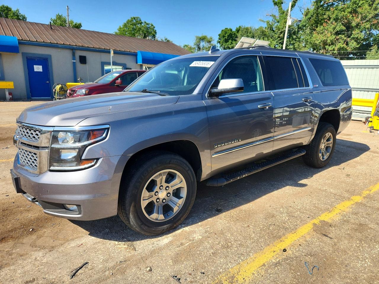 2018 Chevrolet Suburban LT, VIN 1GNSKHKC2JR296149 — Front end