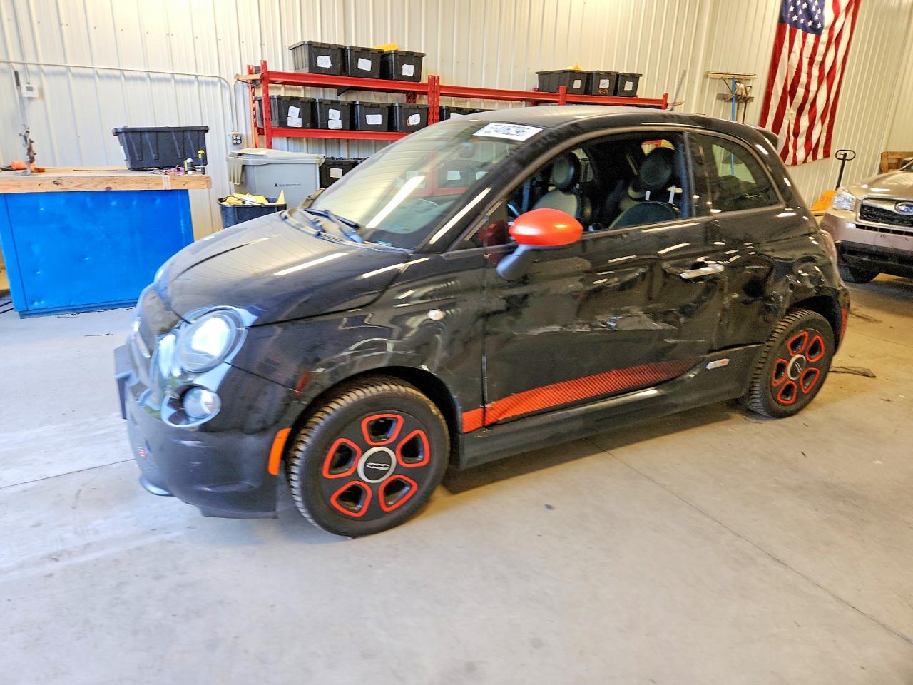 2016 FIAT 500e, VIN 3C3CFFGE6GT125716 — Бок