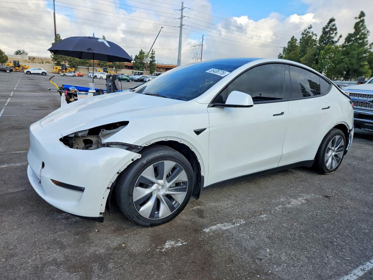 2021 Tesla Model Y Long Range, VIN 5YJYGDEE2MF086476 — Rear end