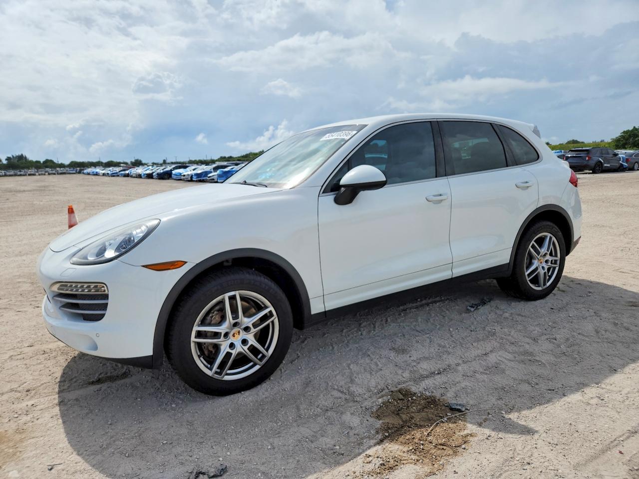 2014 Porsche Cayenne, VIN WP1AA2A28ELA97451 — Minor dents and scratches