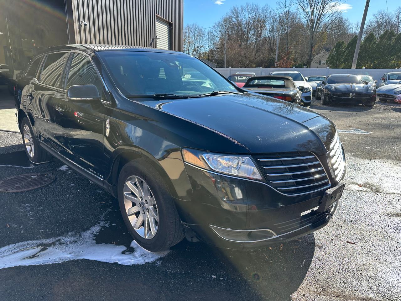 2018 Lincoln MKT, VIN 2LMHJ5NK6JBL02688 — Normal wear