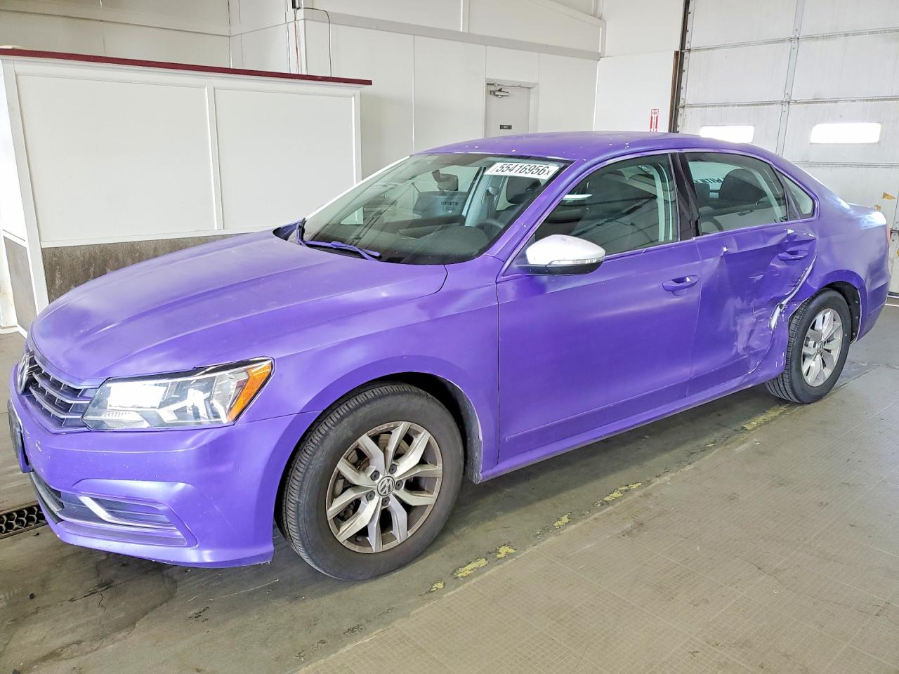 2016 Volkswagen Passat S, VIN 1VWAT7A36GC036231 — Бок