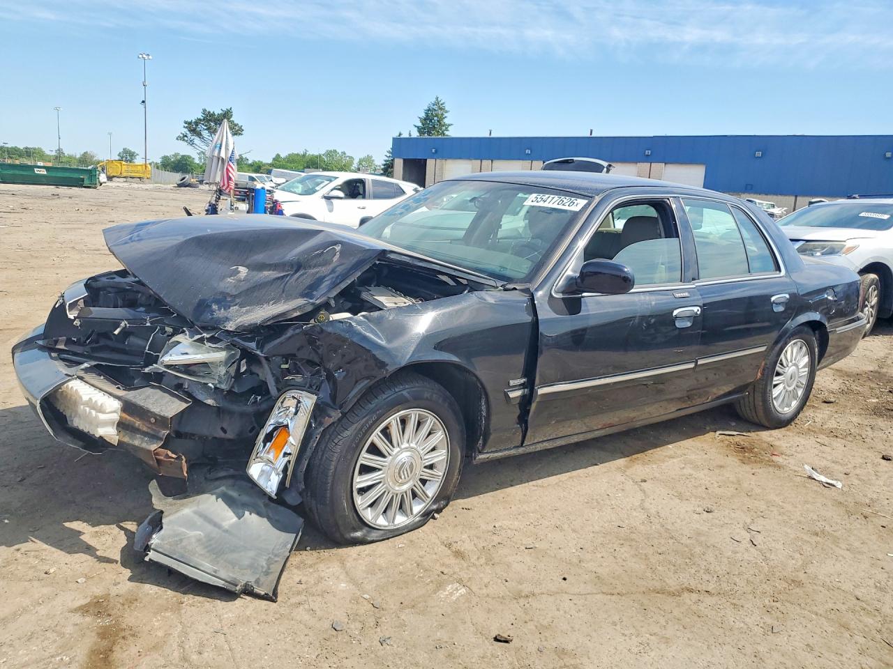 2011 Mercury Grand Marquis LS, VIN 2MEBM7FV6BX602316 — Front end
