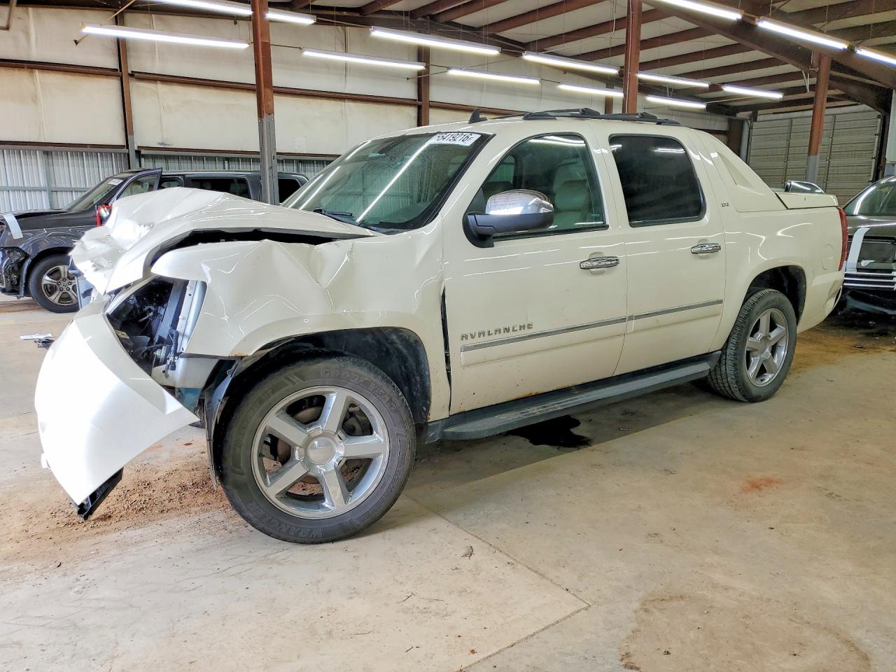 2012 Chevrolet Avalanche LTZ, VIN 3GNTKGE78CG295653 — Перед