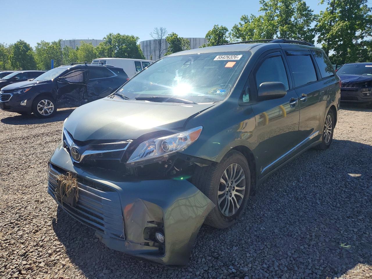 2018 Toyota Sienna XLE Premium, VIN 5TDYZ3DC0JS959539 — Front end