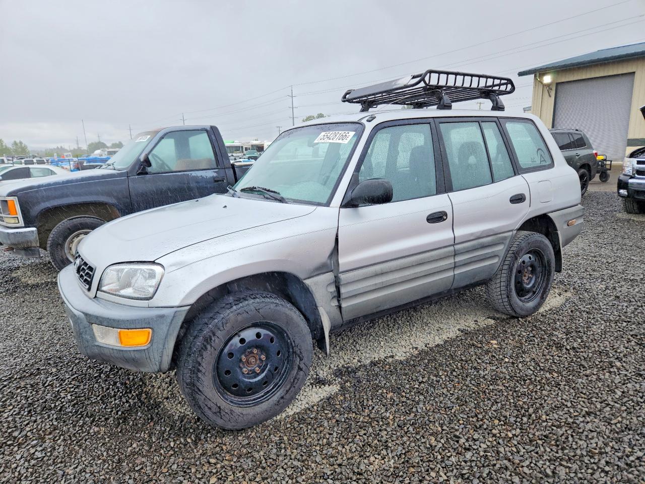 1998 Toyota RAV4, VIN JT3HP10VXW7107769 — Front end