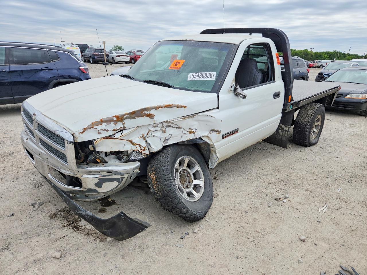 1996 Dodge 2500, VIN 1B7KF26CXTJ112839 — Front end