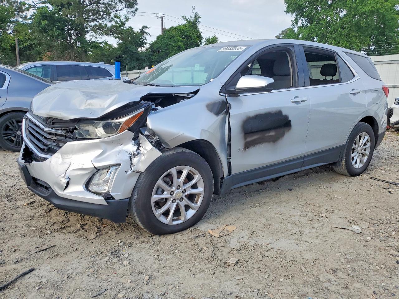 2020 Chevrolet Equinox LT, VIN 2GNAXKEV4L6222107 — Front end