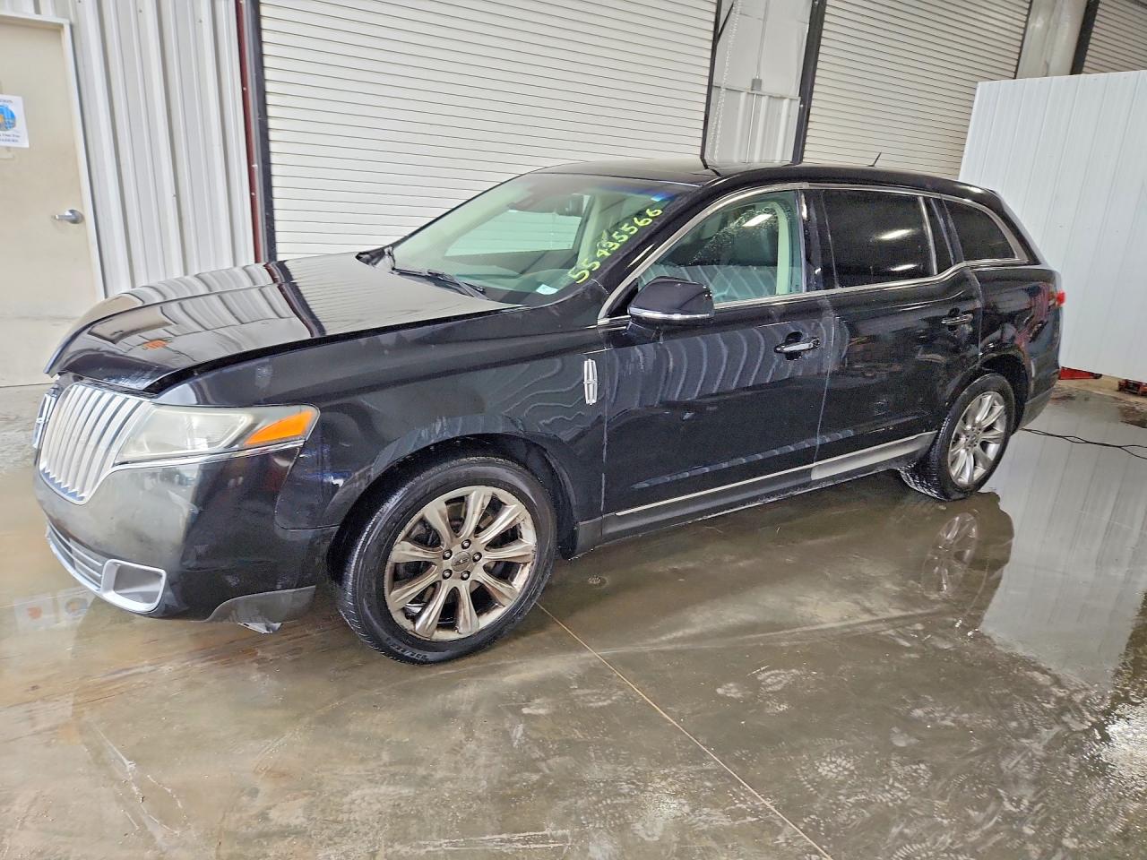 2019 Lincoln MKT Standard, VIN 2LMHJ5ATXKBL01690 — Minor dents and scratches