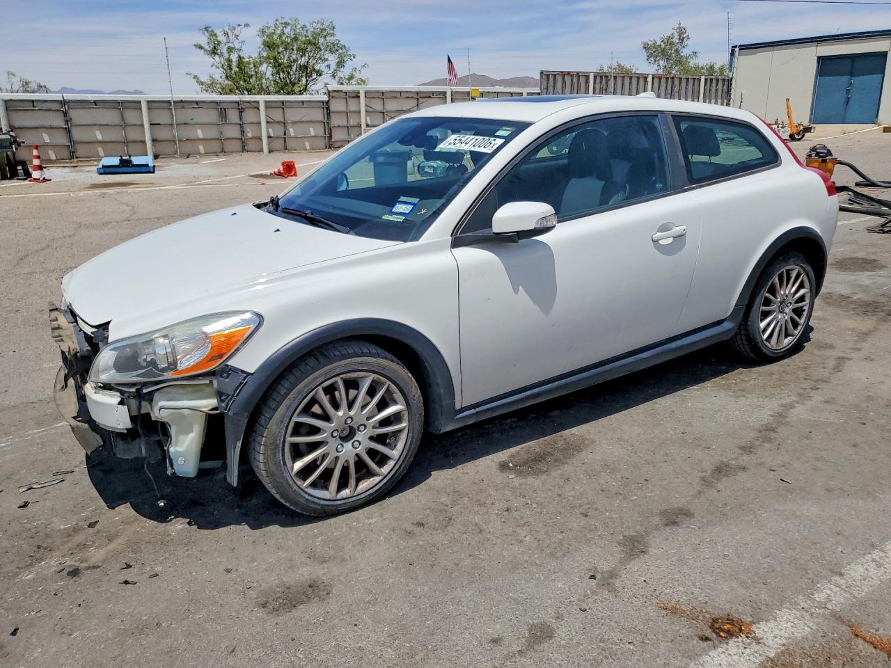 2012 Volvo C30, VIN YV1672MK1C2269401 — Front end