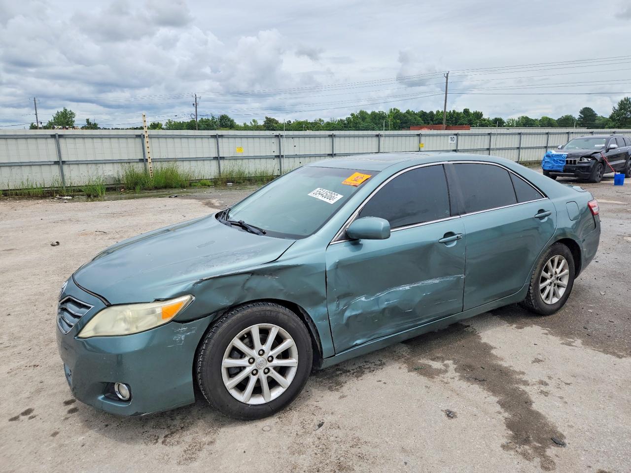 2011 Toyota Camry LE, VIN 4T1BK3EK9BU627088 — Side