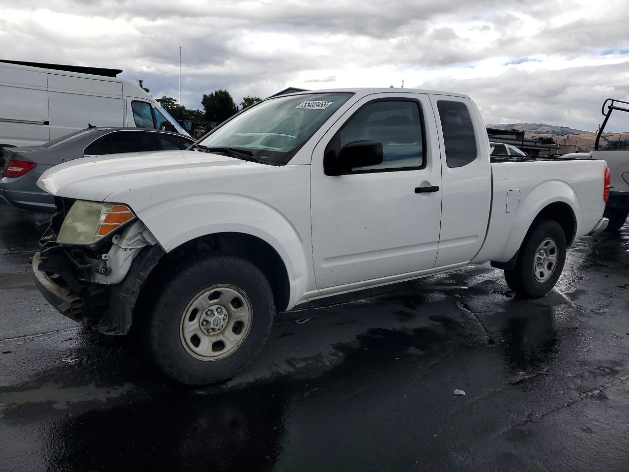 2011 Nissan Frontier S, VIN 1N6BD0CT3BC450601 — Front end