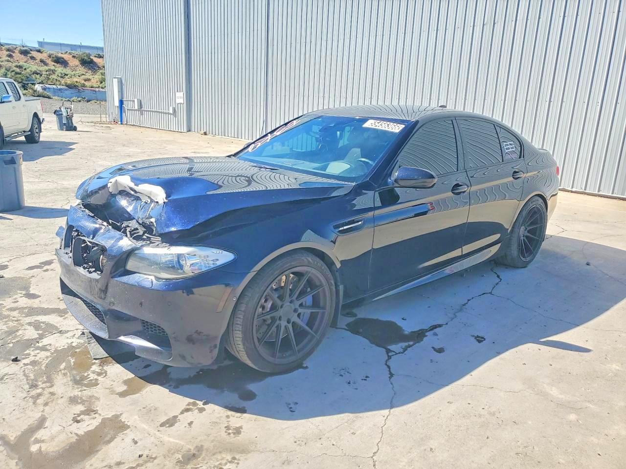 2013 BMW M5, VIN WBSFV9C50DC773992 — Перед