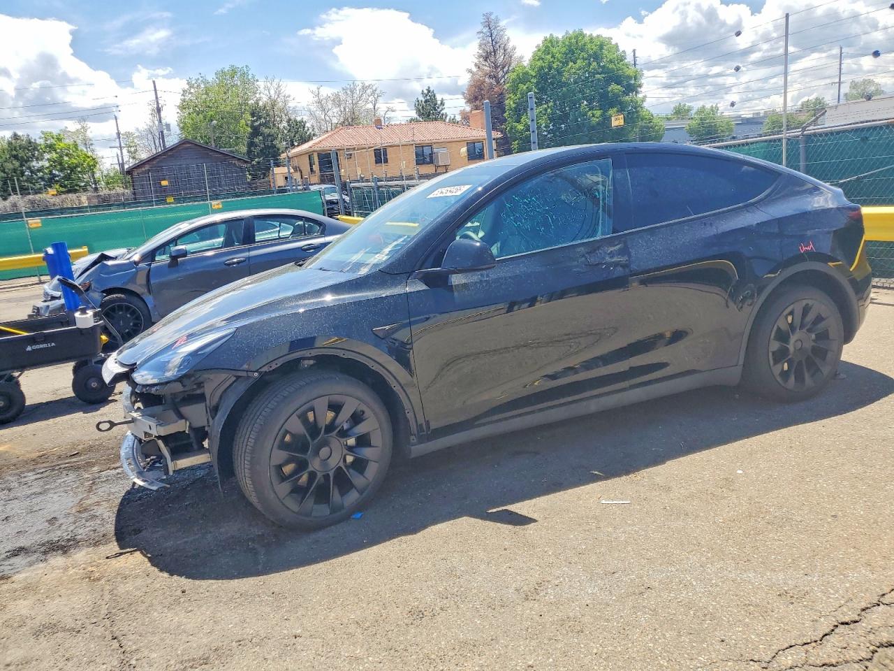 2024 Tesla Model Y Long Range, VIN 7SAYGDEEXRF206373 — Front end