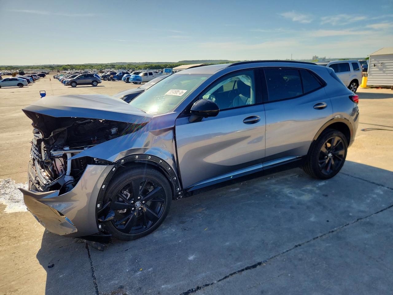 2022 Buick Envision Essence, VIN LRBFZNR47ND141701 — Перед