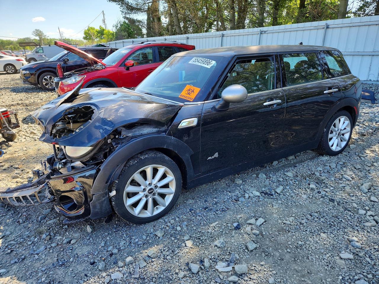2017 MINI Clubman Cooper S, VIN WMWLU5C32H2E83995 — Перед