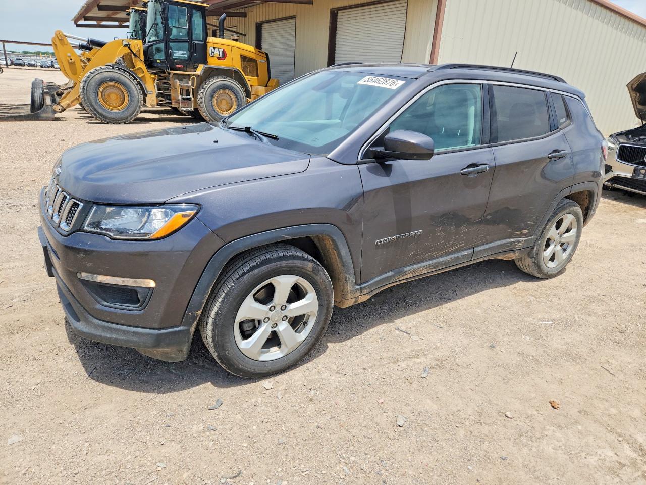 2018 Jeep Compass Latitude, VIN 3C4NJCBB7JT327597 — Front end