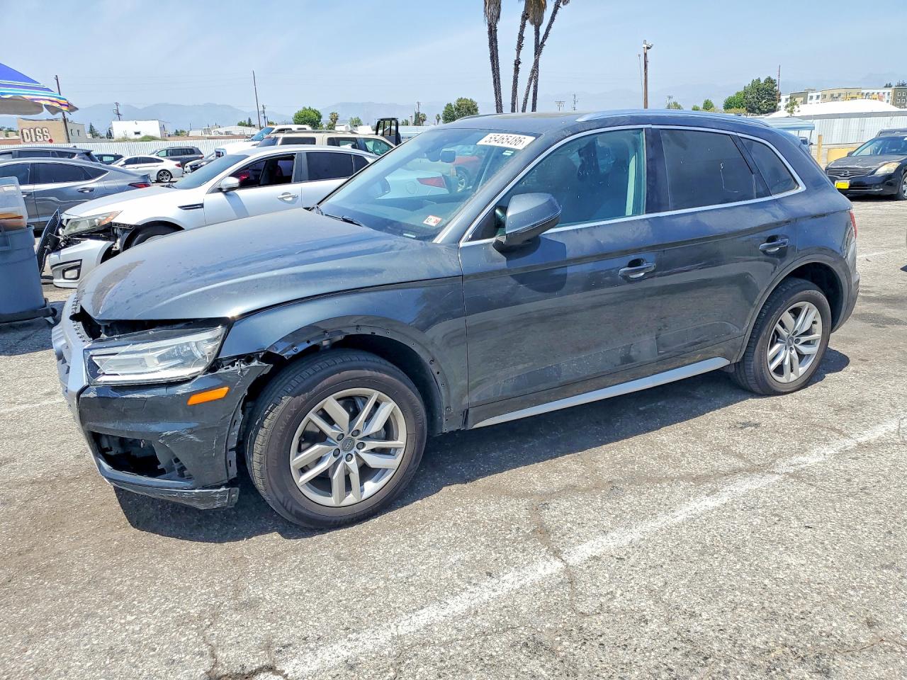 2020 Audi Q5 Premium, VIN WA1ANAFY2L2068098 — Перед