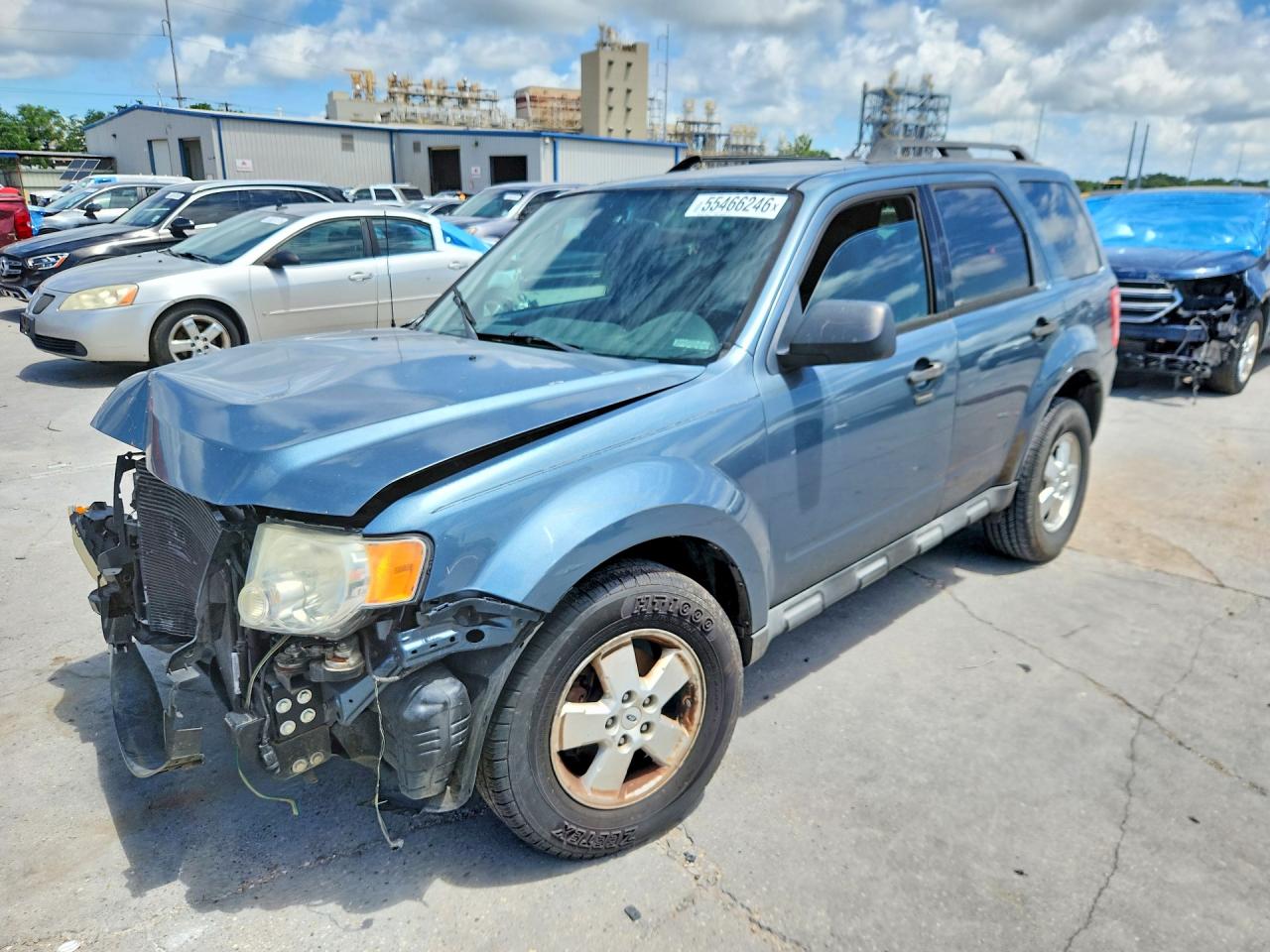 2011 Ford Escape XLT, VIN 1FMCU0D70BKB32509 — Front end