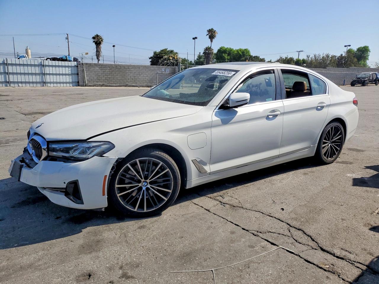 2021 BMW 5 Series 530e, VIN WBA13AG0XMCF03661 — Перед