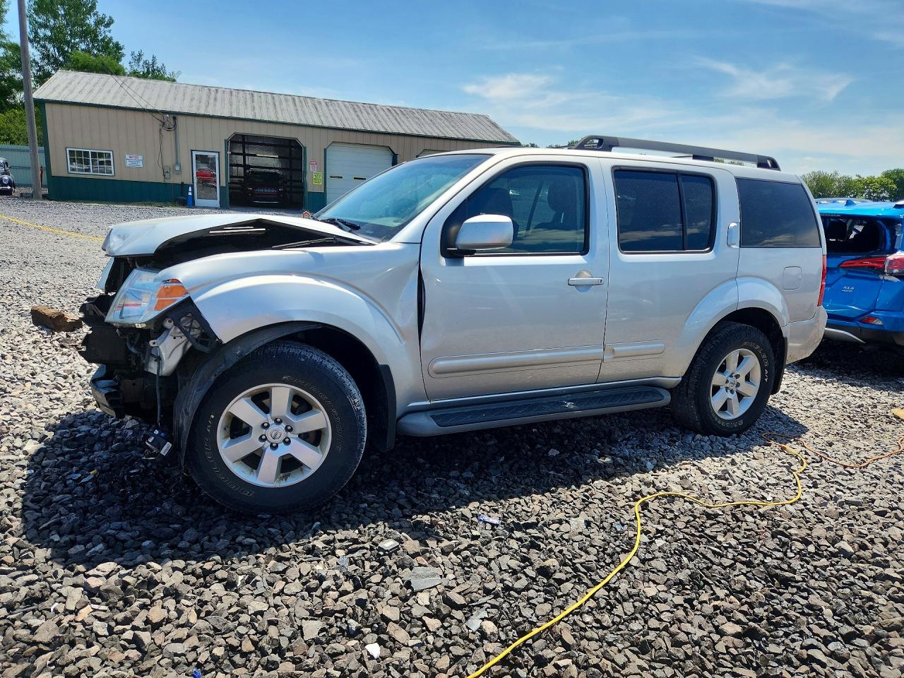 2009 Nissan Pathfinder SE, VIN 5N1AR18B69C618890 — Перед