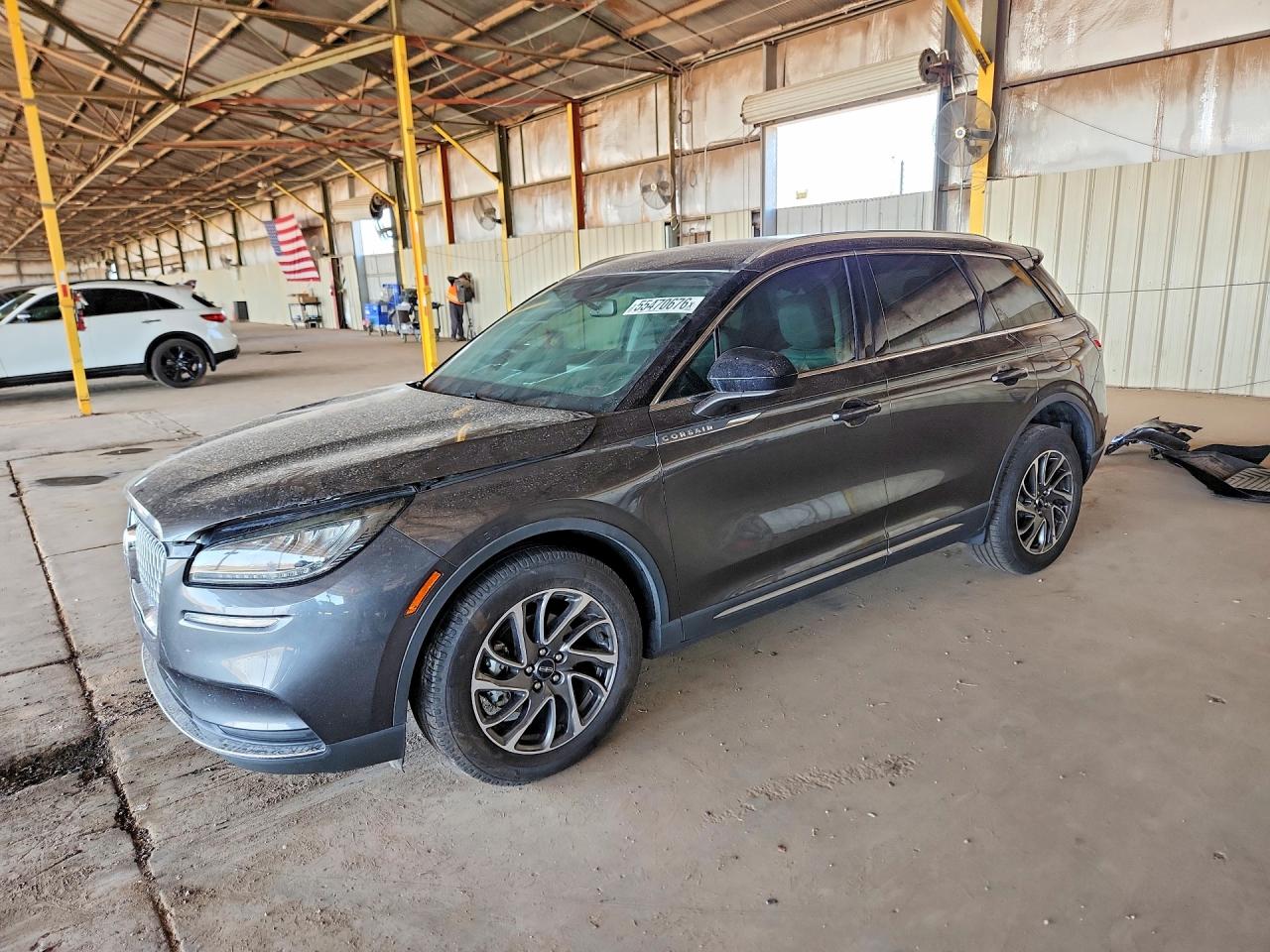 2020 Lincoln Corsair Standard, VIN 5LMCJ1D95LUL29744 — Front end