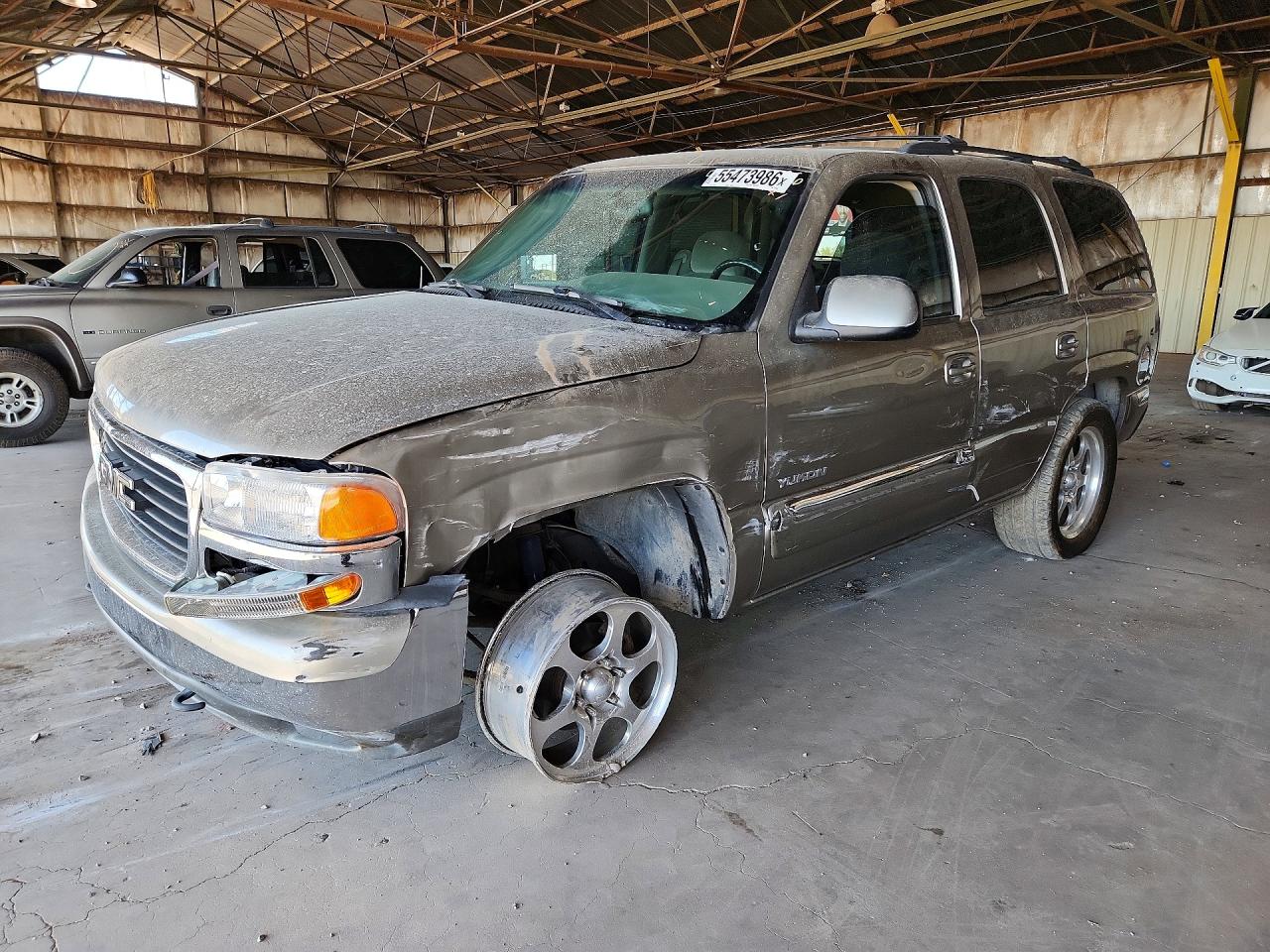 2002 GMC Yukon SLE, VIN 1GKEC13T22R132849 — Front end