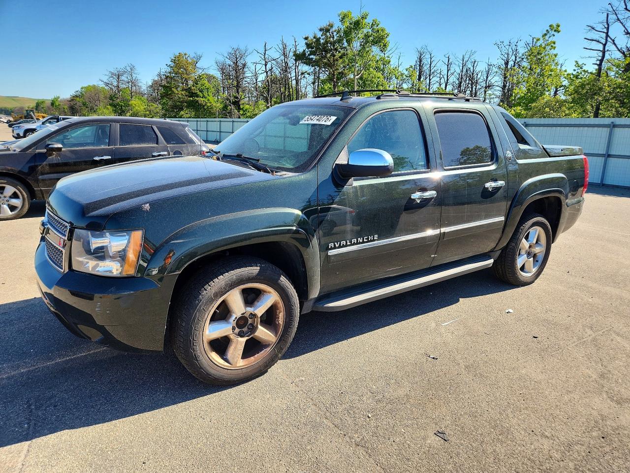 2013 Chevrolet Avalanche LTZ, VIN 3GNTKGE78DG207086 — Minor dents and scratches