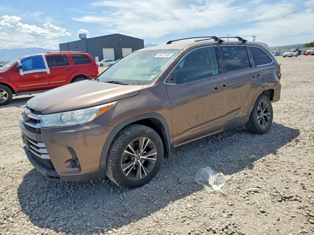 2019 Toyota Highlander LE, VIN 5TDBZRFH8KS982070 — Rear end