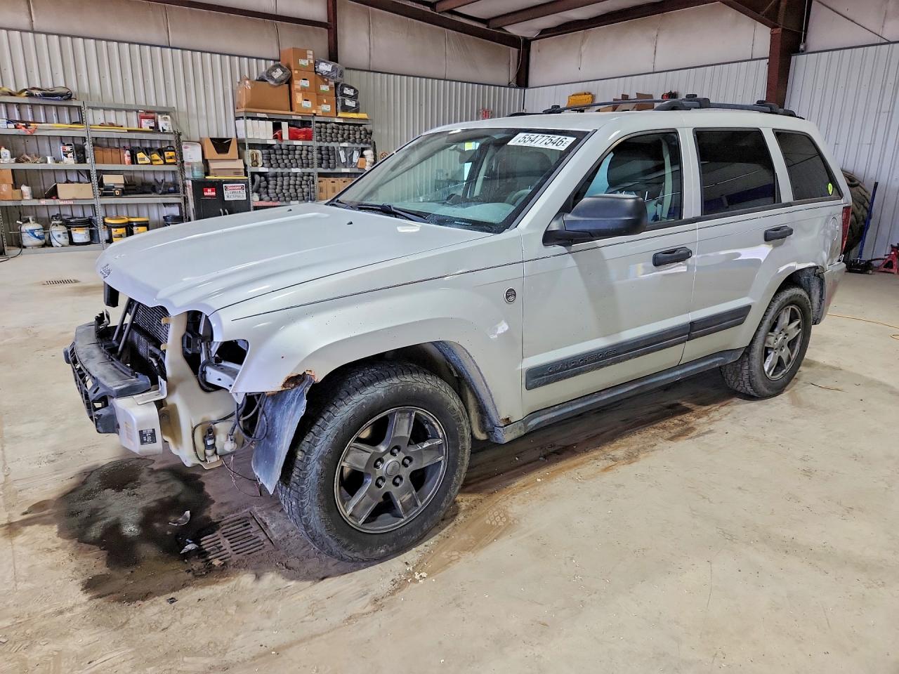 2005 Jeep Grand Cherokee Laredo, VIN 1J4GR48K95C564473 — Rear end