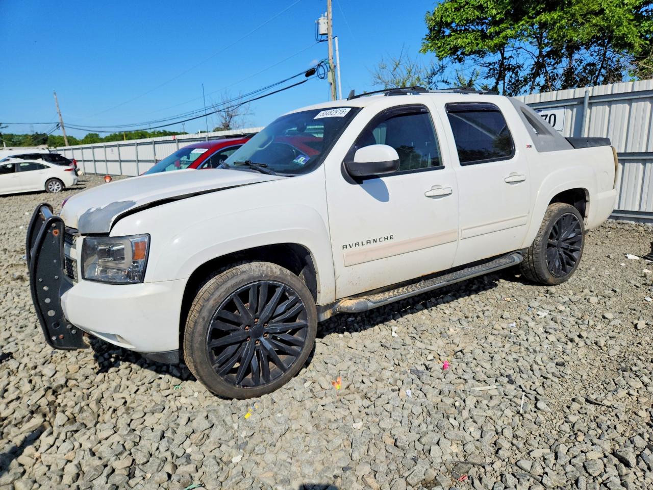 2009 Chevrolet Avalanche 1LT, VIN 3GNFK220X9G283262 — Front end