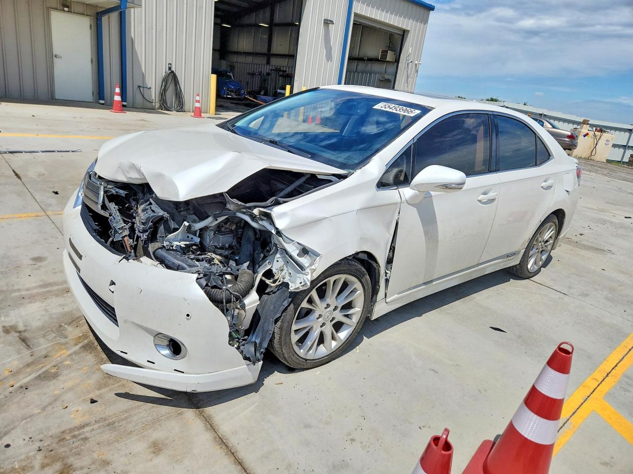 2010 Lexus HS 250h Premium, VIN JTHBB1BA8A2013274 — Front end