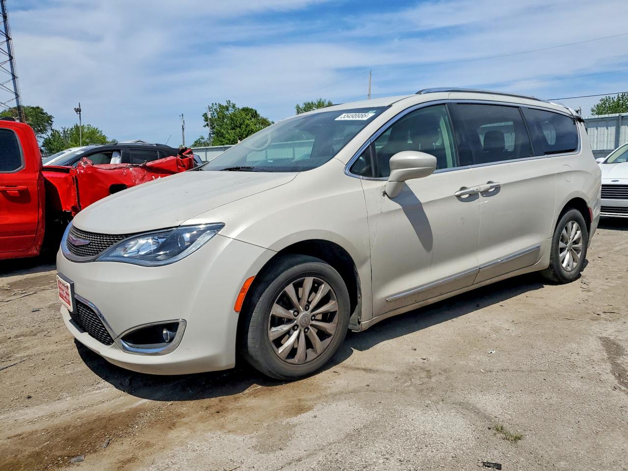 2019 Chrysler Pacifica Touring L, VIN 2C4RC1BG1KR668347 — Зад