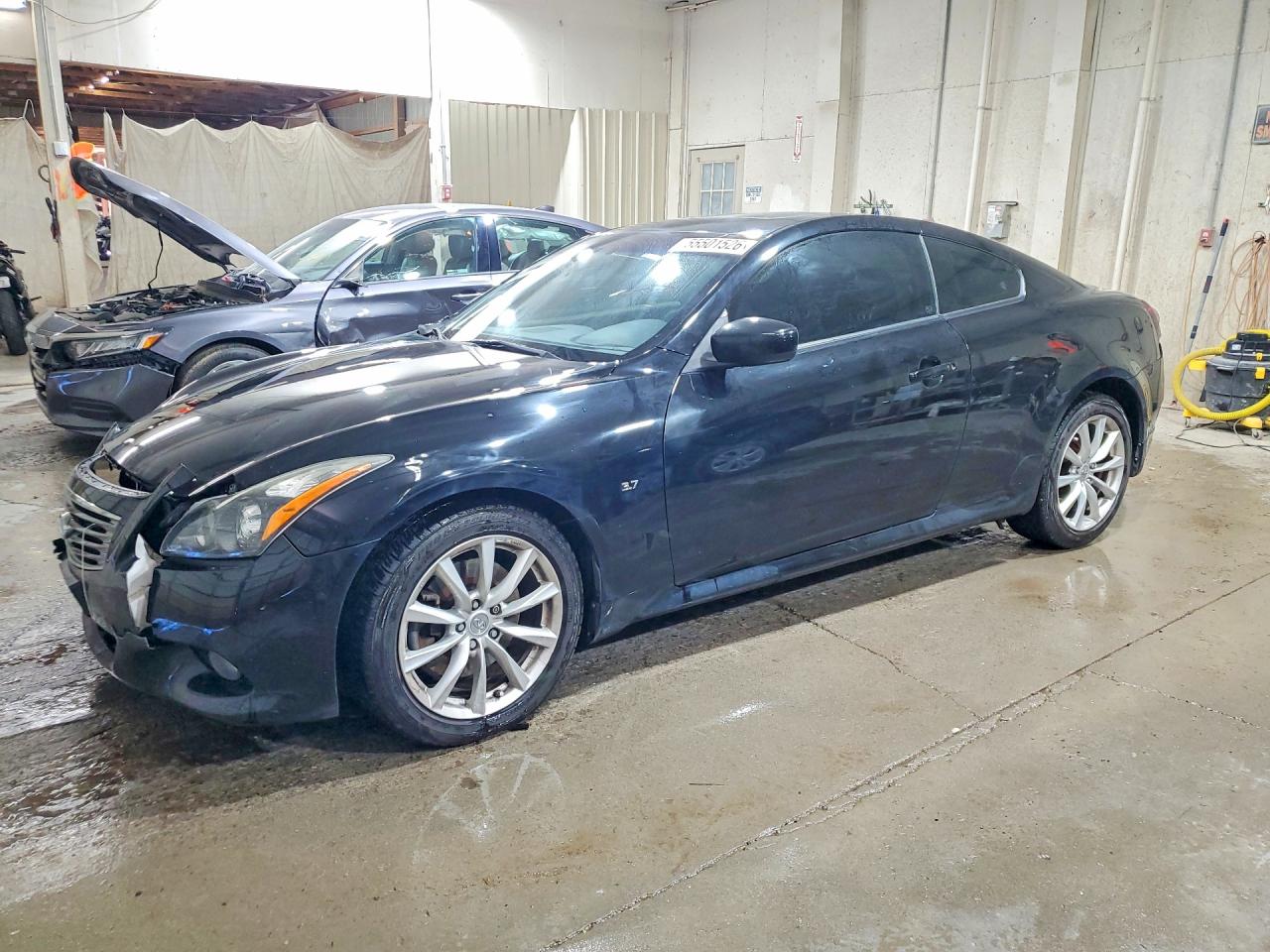 2015 Infiniti Q60, VIN JN1CV6EL5FM890259 — Side