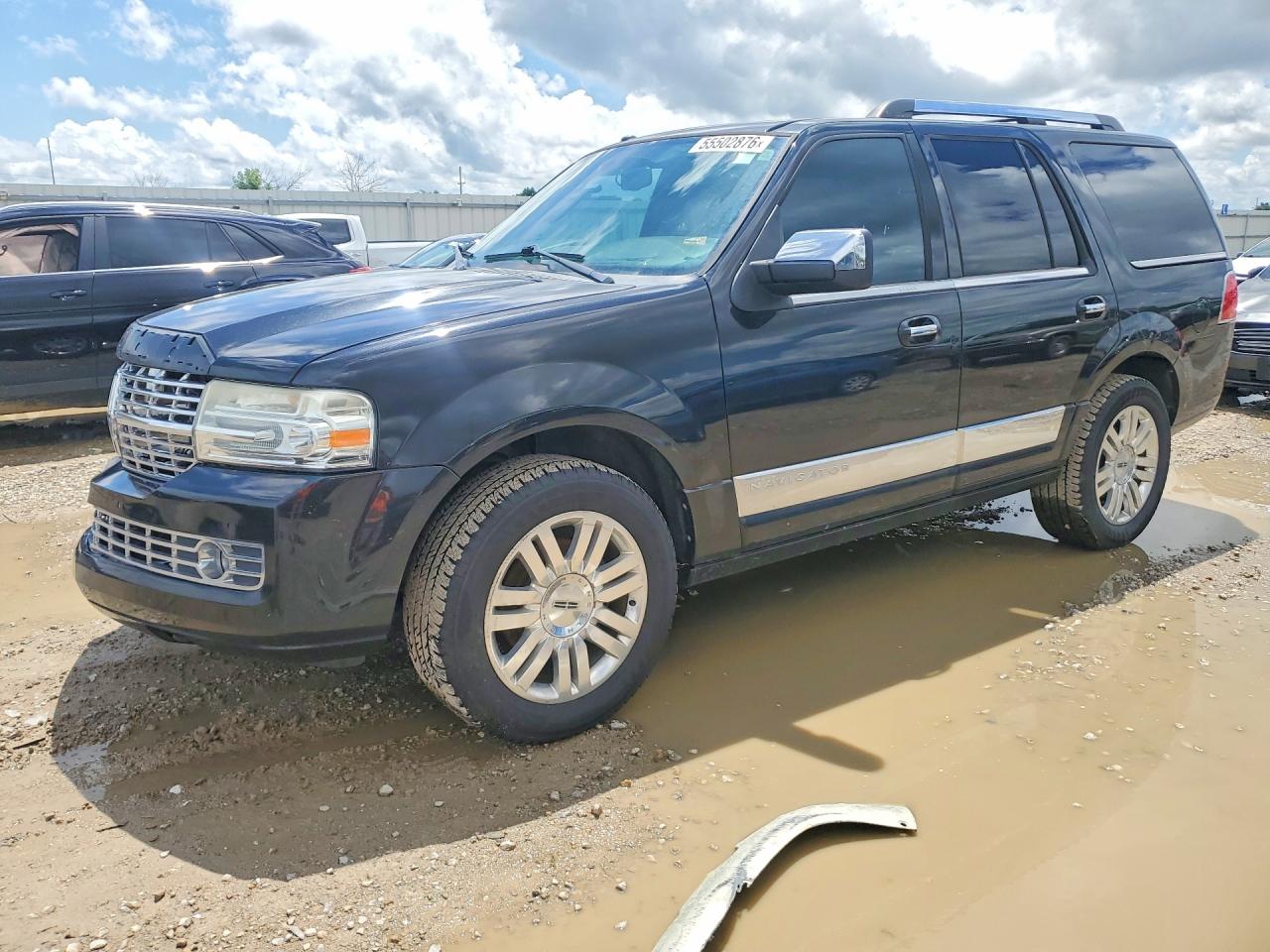 2013 Lincoln Navigator, VIN 5LMJJ2H51DEL05120 — Front end