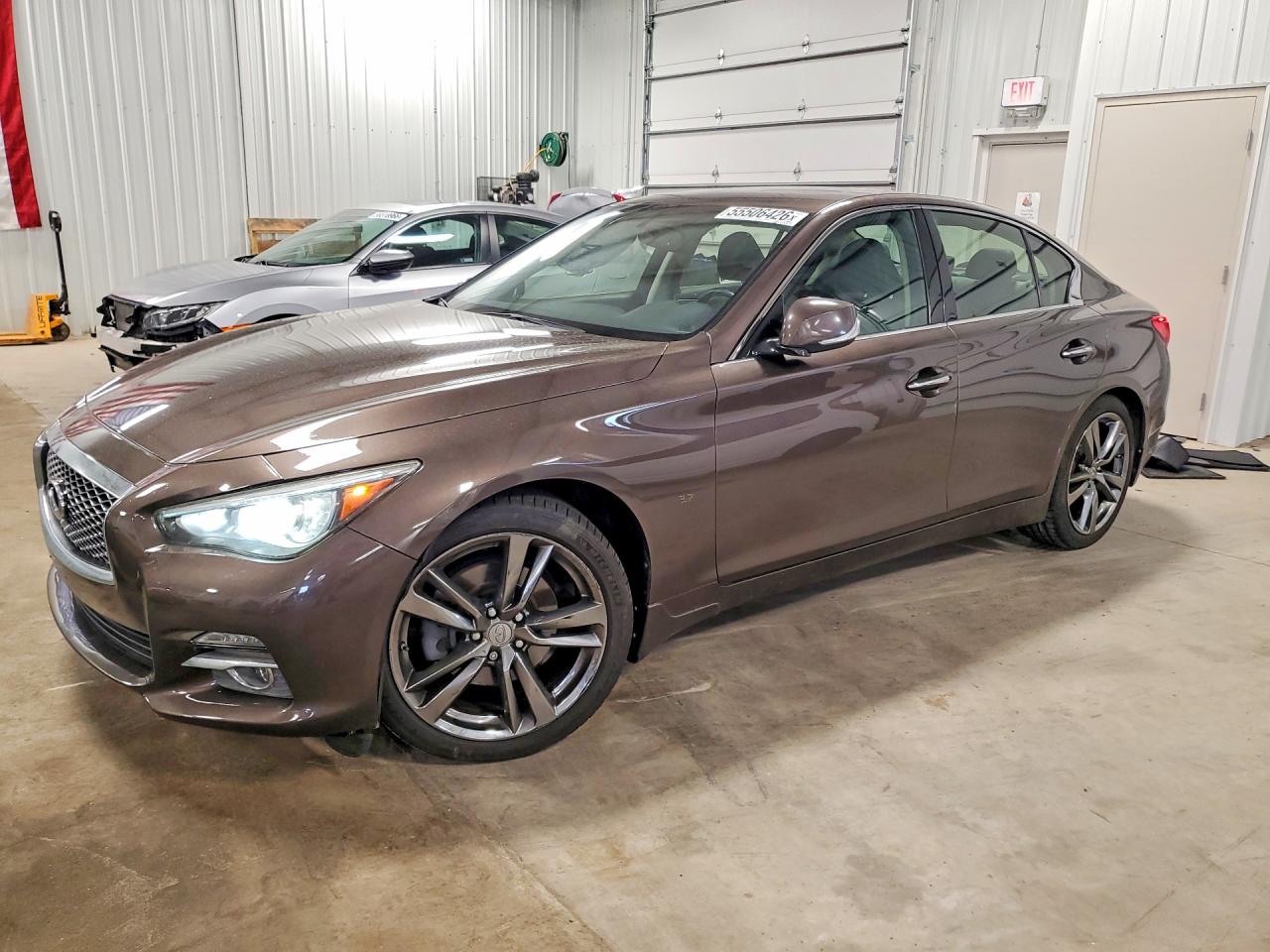 2014 Infiniti Q50 Premium, VIN JN1BV7AR2EM702971 — Side