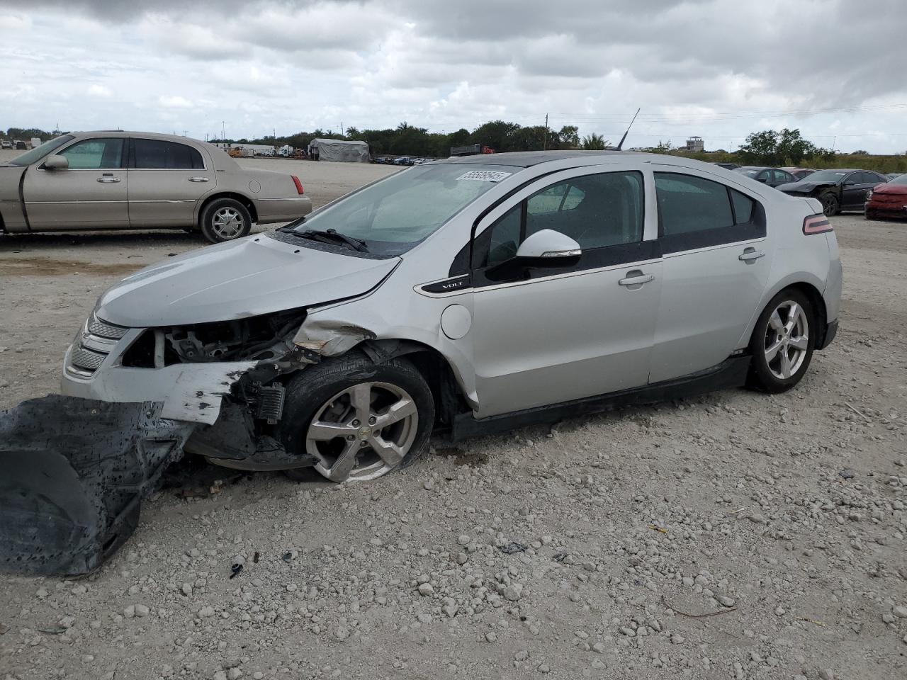 2011 Chevrolet Volt, VIN 1G1RD6E43BU103041 — Front end