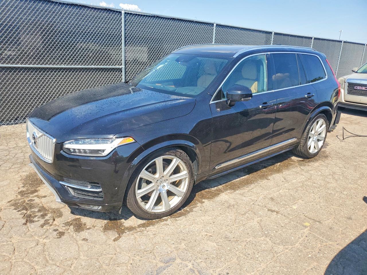 2016 Volvo XC90 T6 Inscription, VIN YV4A22PL4G1000675 — Vandalism