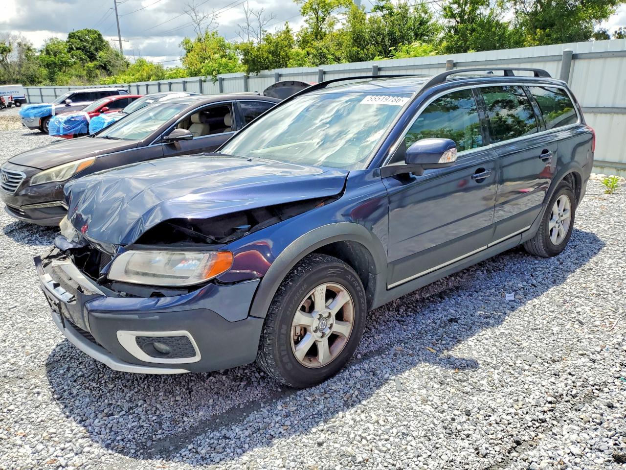 2012 Volvo XC70 3.2L, VIN YV4940BZ9C1142091 — Front end