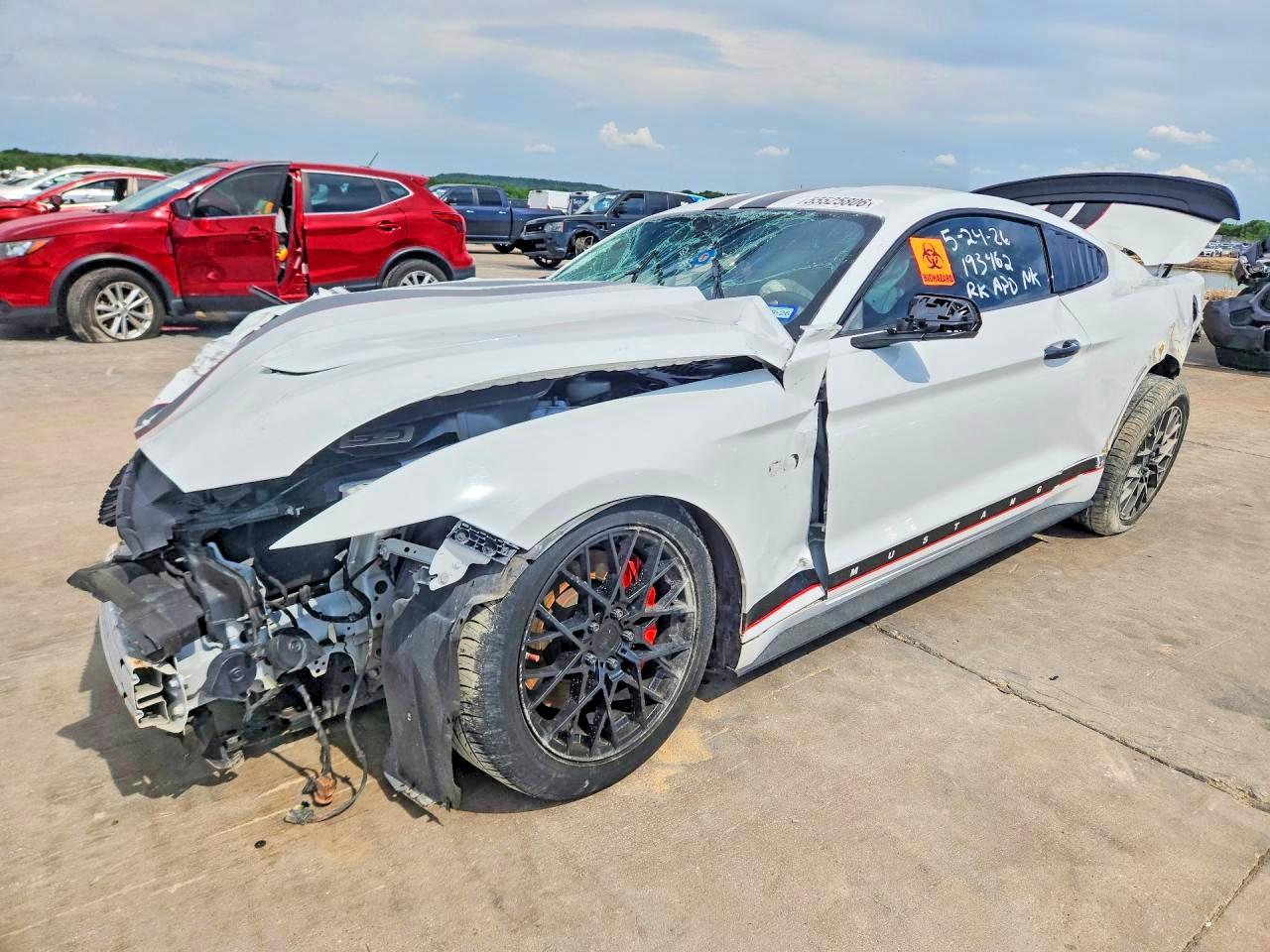 2016 Ford Mustang GT Premium, VIN 1FA6P8CF8G5260279 — Front end
