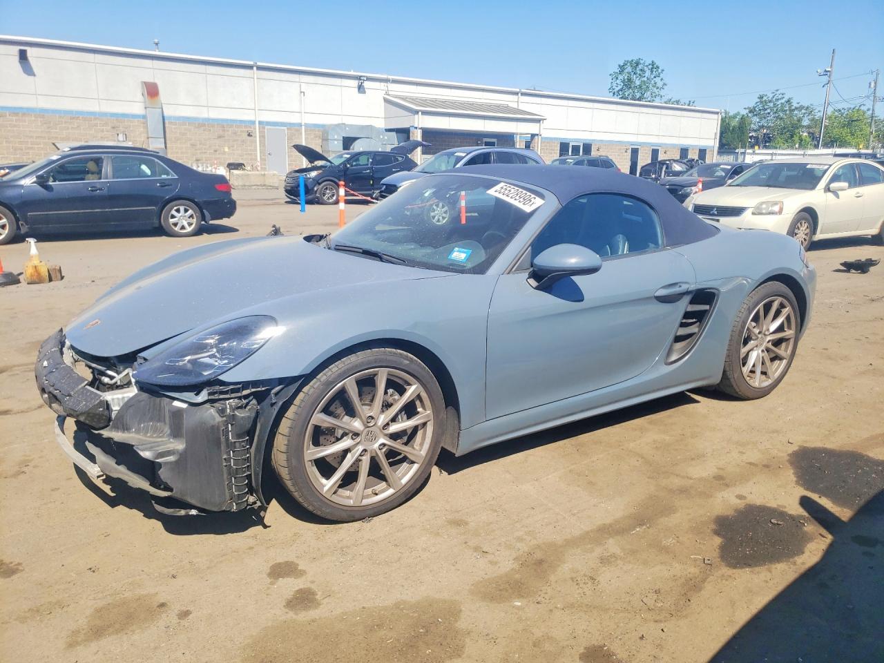2017 Porsche 718 Boxster, VIN WP0CA2A86HS221354 — Перед