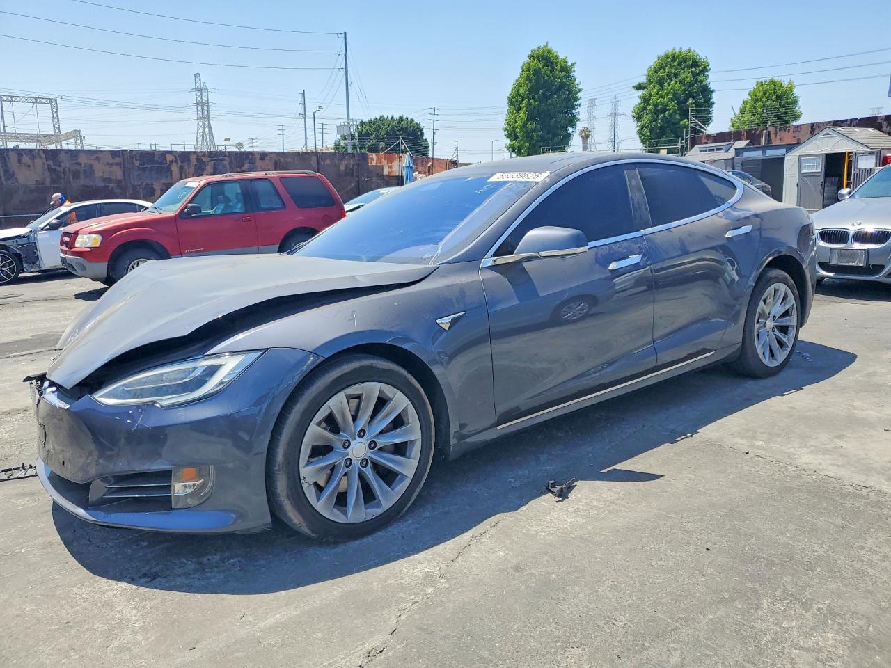 2018 Tesla Model S 75D, VIN 5YJSA1E26JF296411 — Front end
