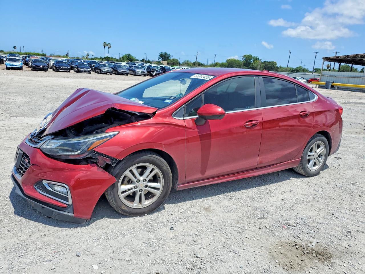 2018 Chevrolet Cruze LT, VIN 1G1BE5SM4J7248082 — Front end
