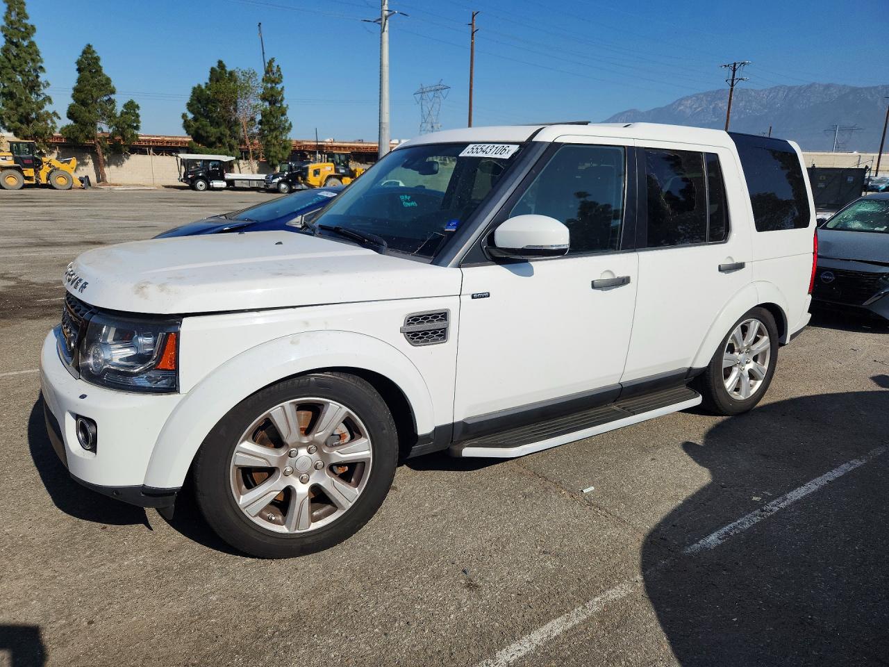 2015 Land Rover LR4 HSE, VIN SALAG2V64FA774613 — Normal wear