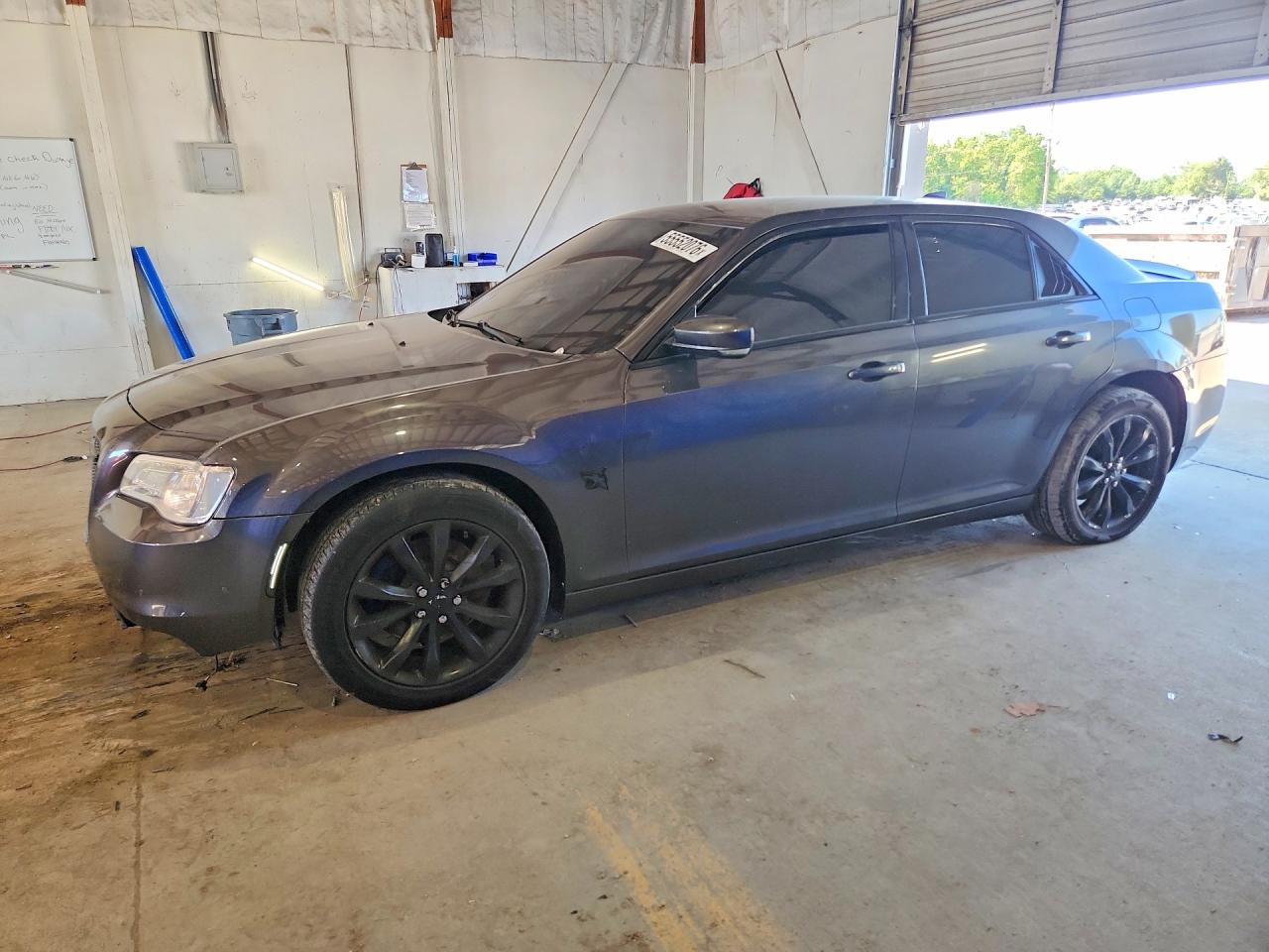 2015 Chrysler 300 Limited, VIN 2C3CCARG4FH793211 — Rear end