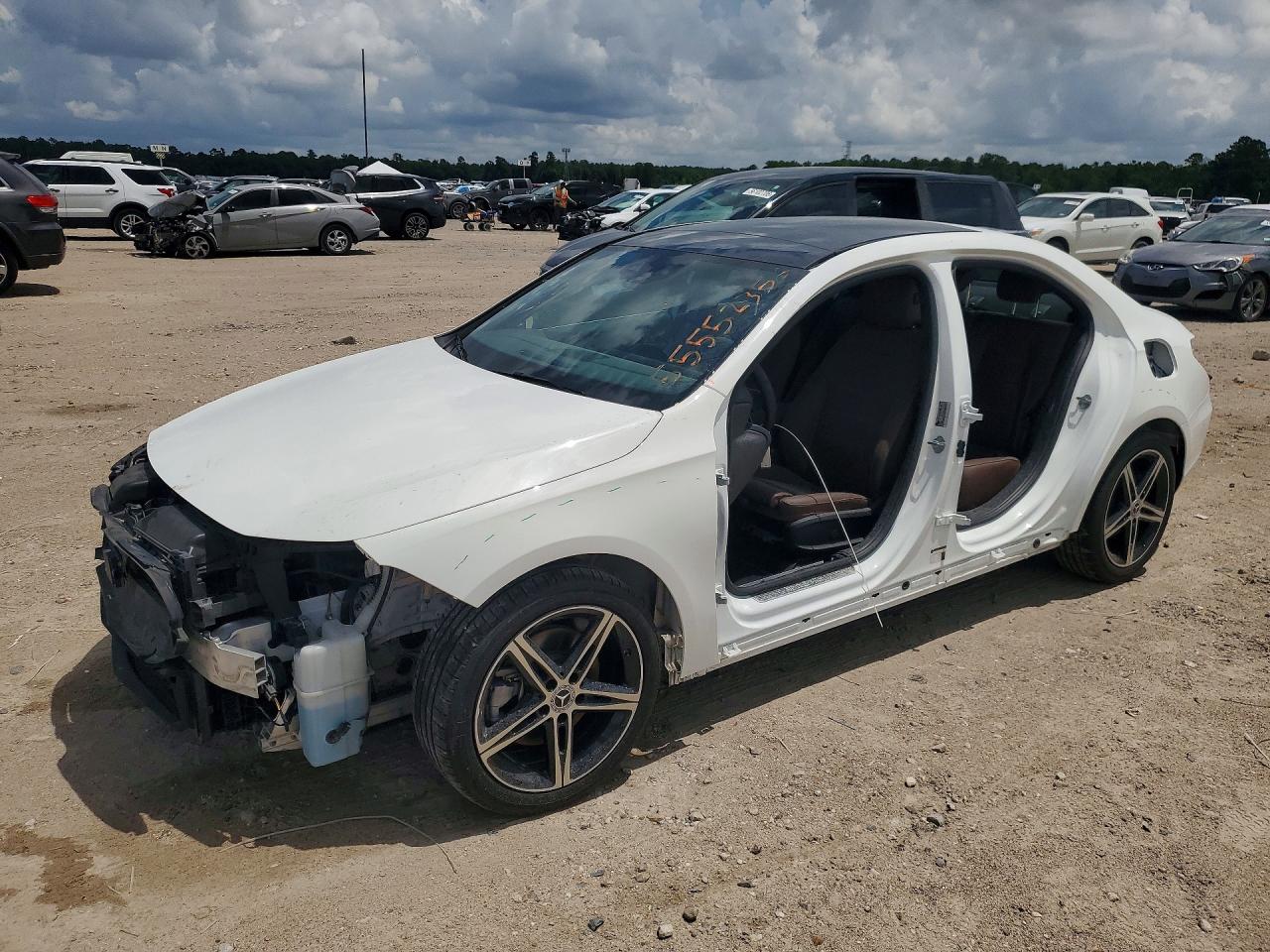 2019 Mercedes-Benz A 220, VIN WDD3G4EBXKW021826 — Side