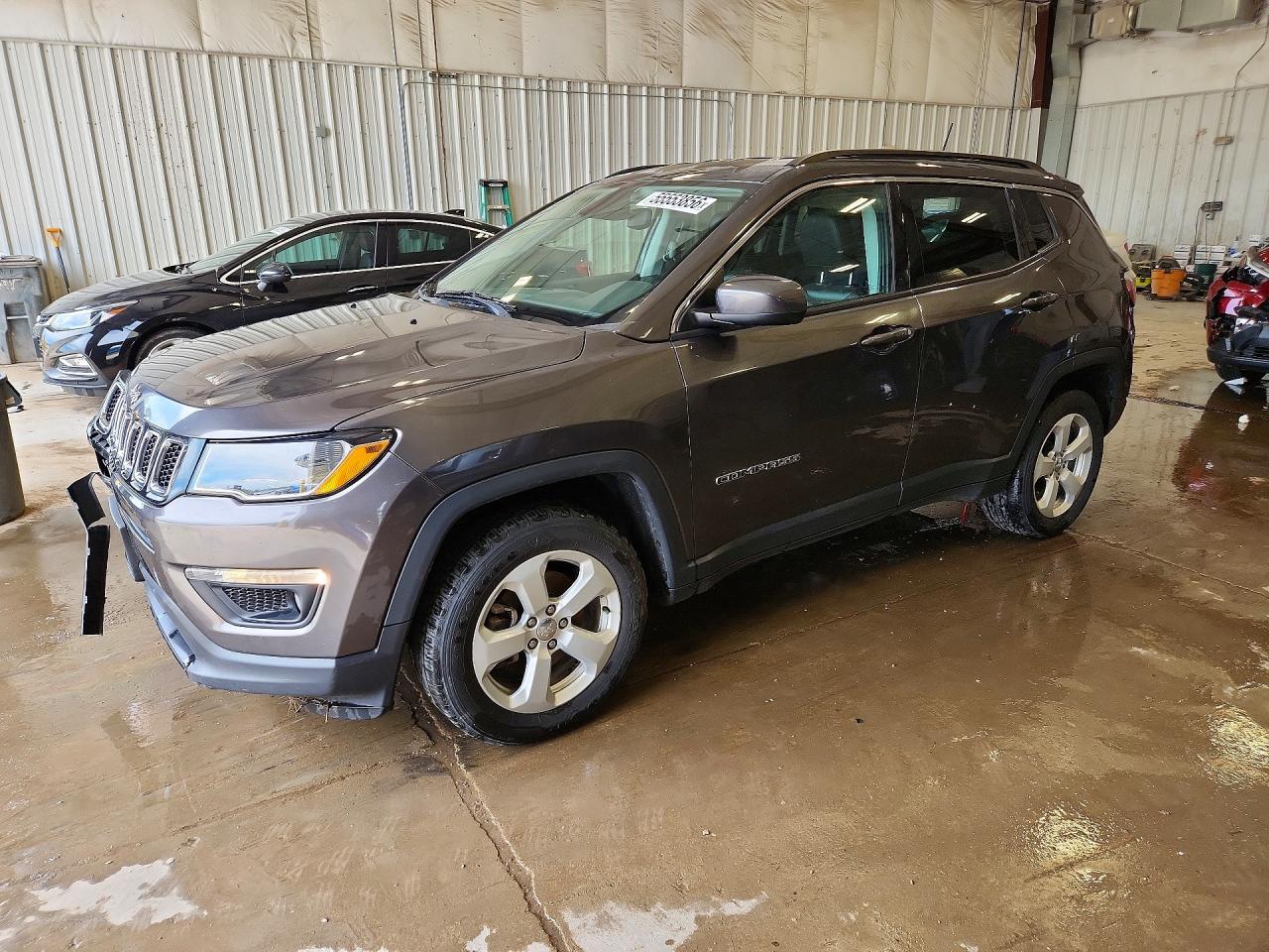 2019 Jeep Compass Latitude, VIN 3C4NJDBBXKT595258 — Перед