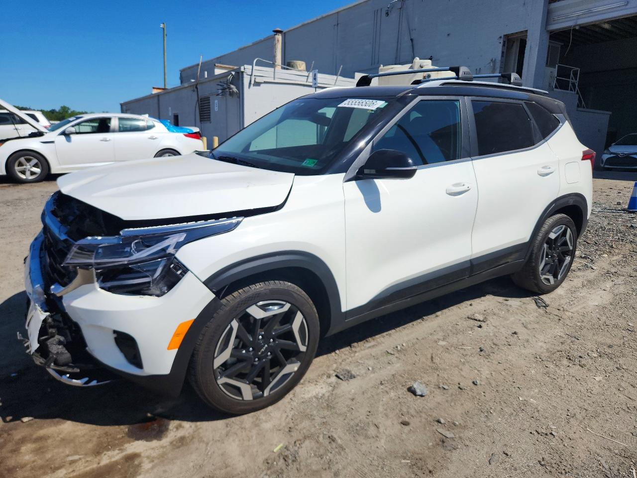 2025 Kia Seltos SX, VIN KNDETCA78S7679813 — Front end